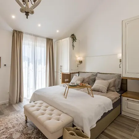 La Residenza - Heated Pool Villa