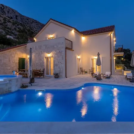 La Residenza - Heated Pool Villa *