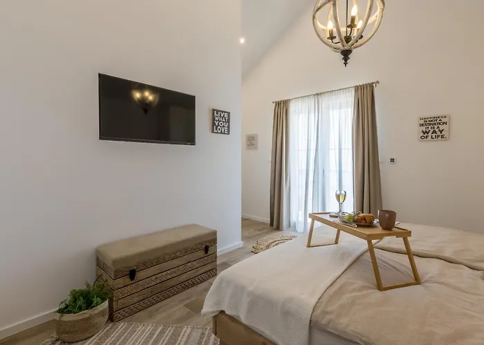 Villa La Residenza - Heated Pool Podstrana
