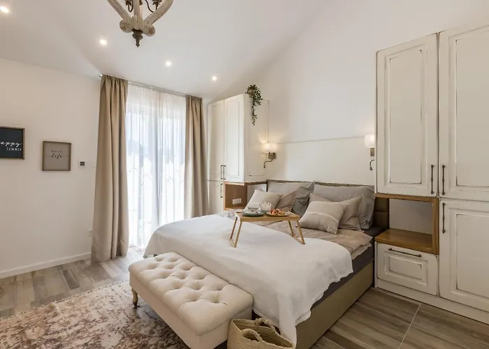 La Residenza - Heated Pool Villa